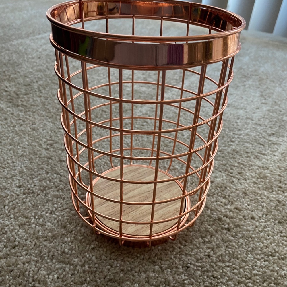 Kitchen utensils holder